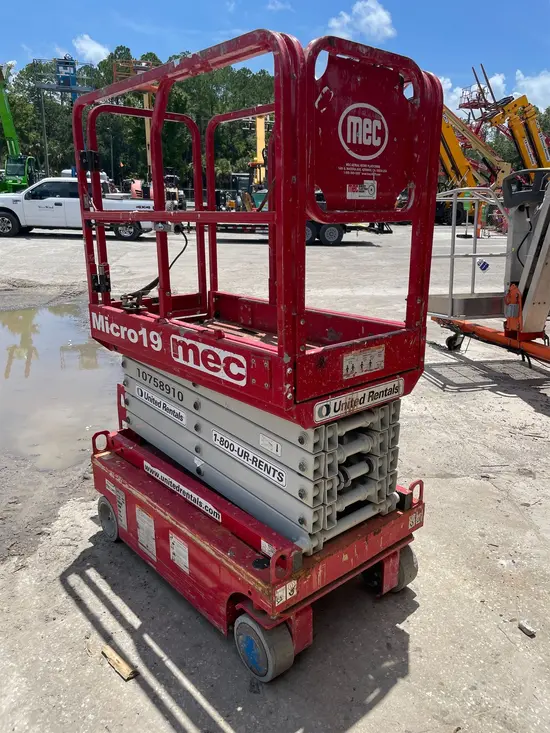 2018 MEC MICRO 19 Scissor Lift