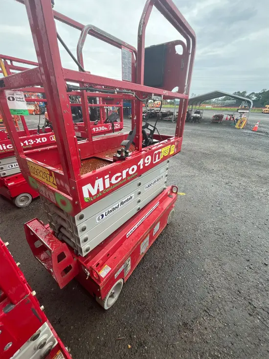 2019 MEC MICRO 19 Scissor Lift