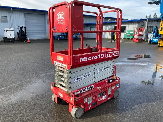 2017 MEC MICRO 19 Scissor Lift
