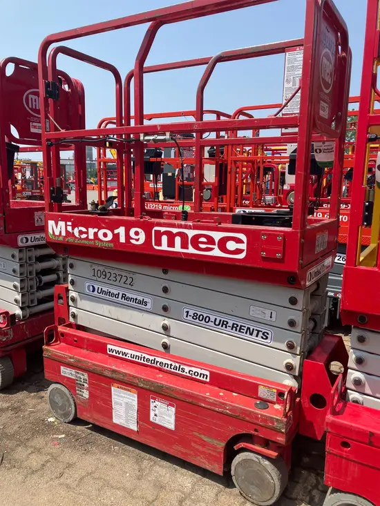 2019 MEC MICRO 19 Scissor Lift