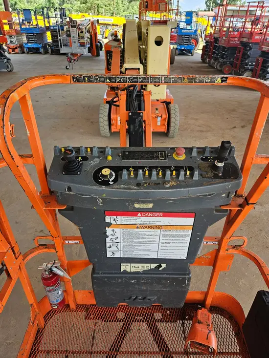 2017 JLG E400AJPN Articulating Boom Lift