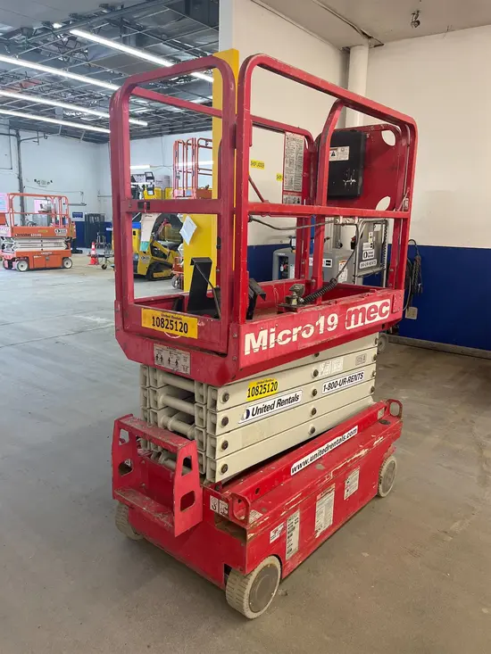 2018 MEC MICRO 19 Scissor Lift