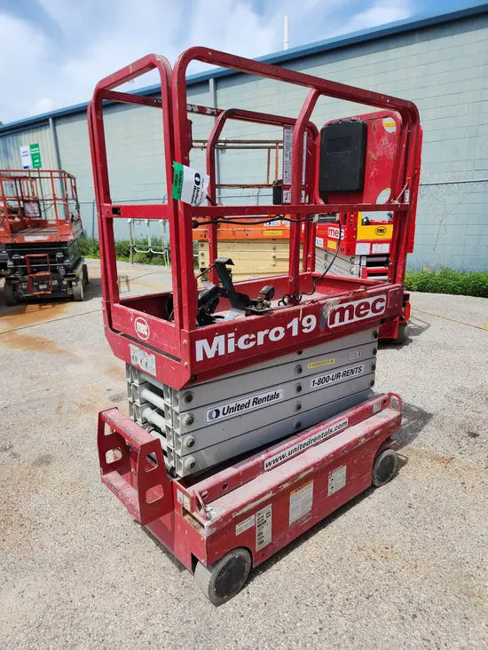2018 MEC MICRO 19 Scissor Lift