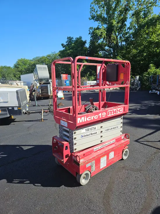 2018 MEC MICRO 19 Scissor Lift