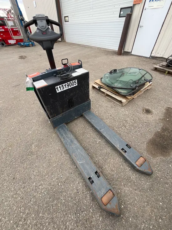 2022 Toyota 8HBW23 Jack