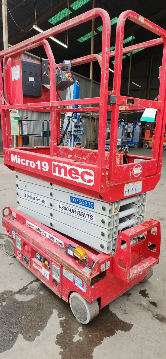 2018 MEC MICRO 19 Scissor Lift