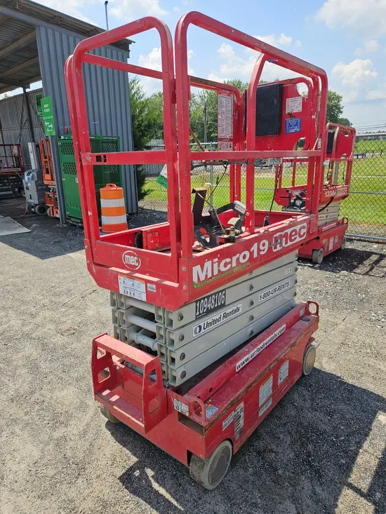 2019 MEC MICRO 19 Scissor Lift