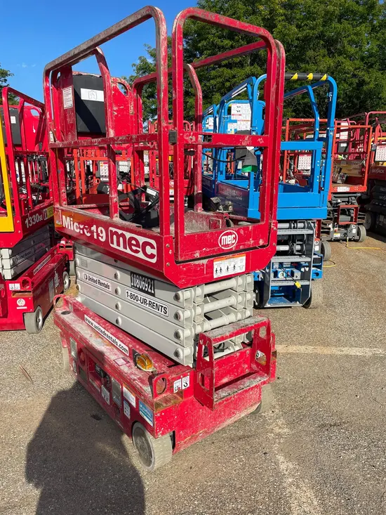 2018 MEC MICRO 19 Scissor Lift