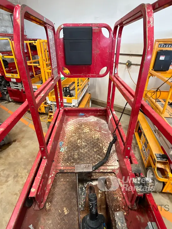 2018 MEC MICRO 19 Scissor Lift