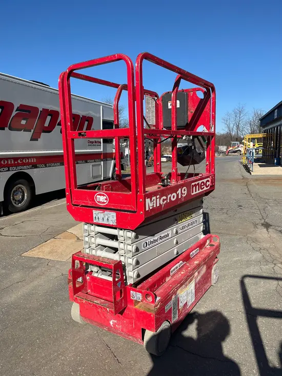 2018 MEC MICRO 19 Scissor Lift