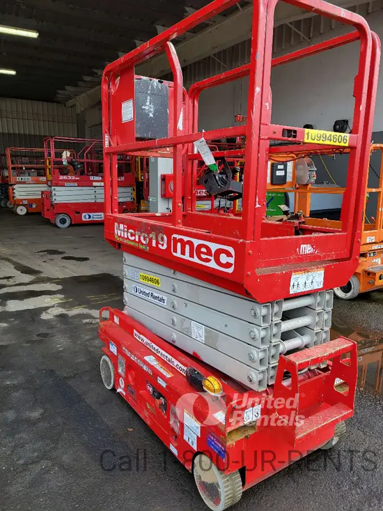 2019 MEC MICRO 19 Scissor Lift