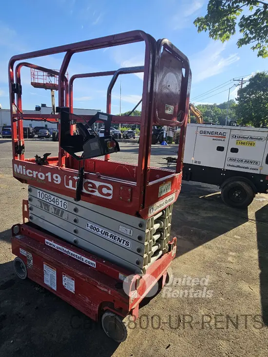 2019 MEC MICRO 19 Scissor Lift
