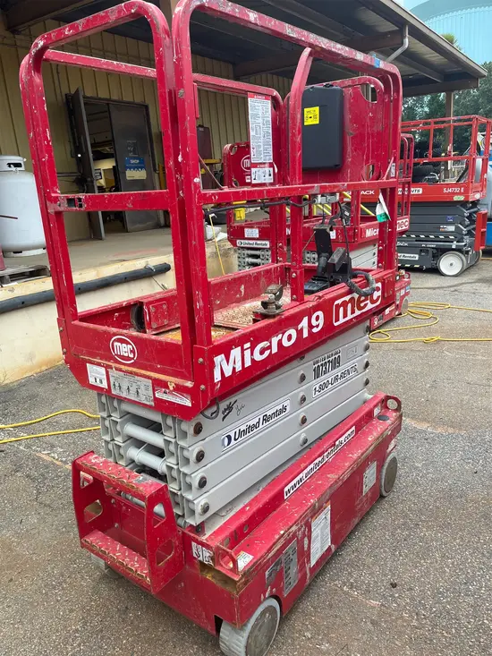 2018 MEC MICRO 19 Scissor Lift