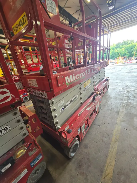 2019 MEC MICRO 19 Scissor Lift