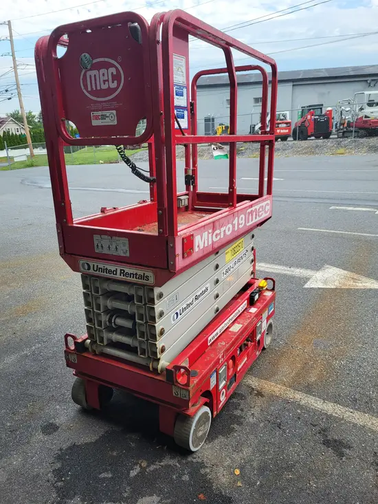 2018 MEC MICRO 19 Scissor Lift