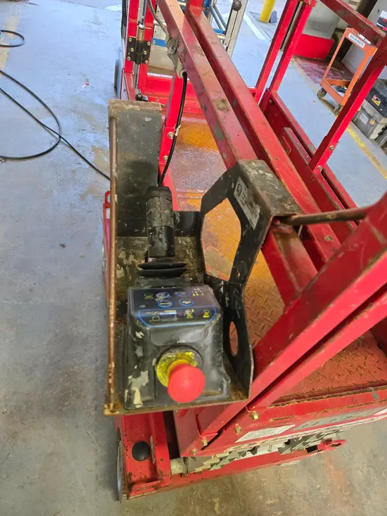 2019 MEC MICRO 19 Scissor Lift