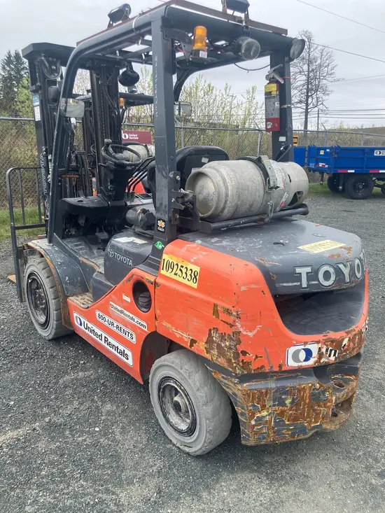 2019 Toyota 8FGU30 Warehouse Forklift