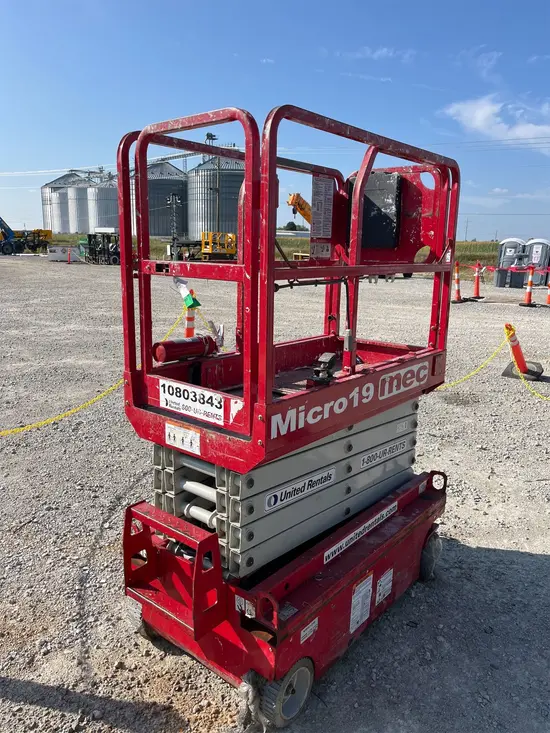 2018 MEC MICRO 19 Scissor Lift