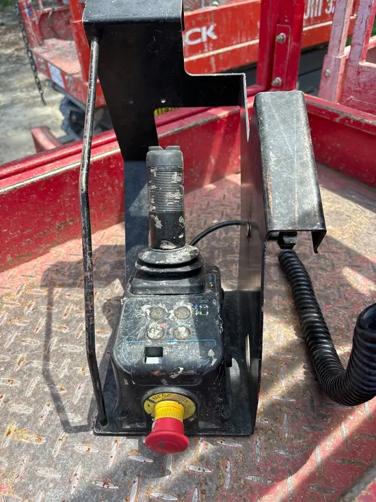 2018 MEC MICRO 19 Scissor Lift