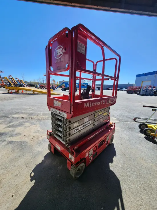 2018 MEC MICRO 19 Scissor Lift