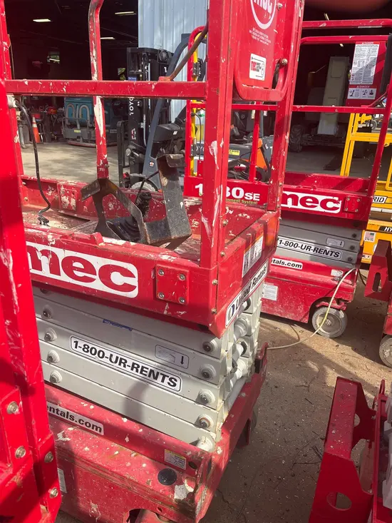 2019 MEC MICRO 19 Scissor Lift