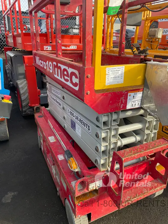 2018 MEC MICRO 19 Scissor Lift