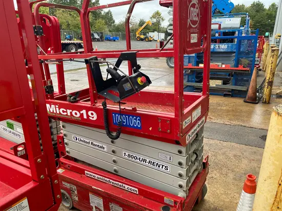 2019 MEC MICRO 19 Scissor Lift