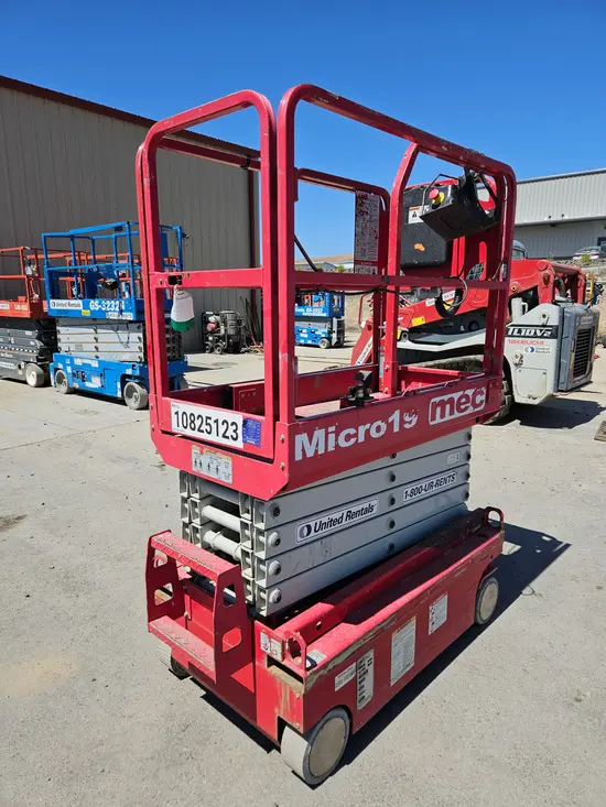 2018 MEC MICRO 19 Scissor Lift