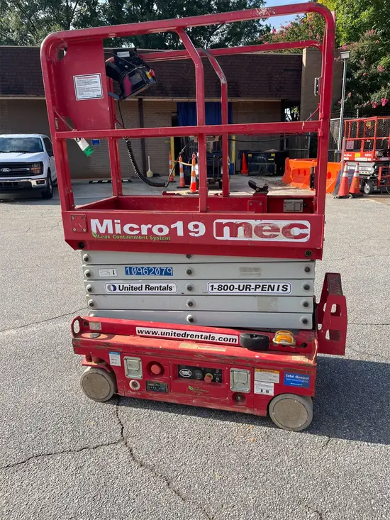 2019 MEC MICRO 19 Scissor Lift