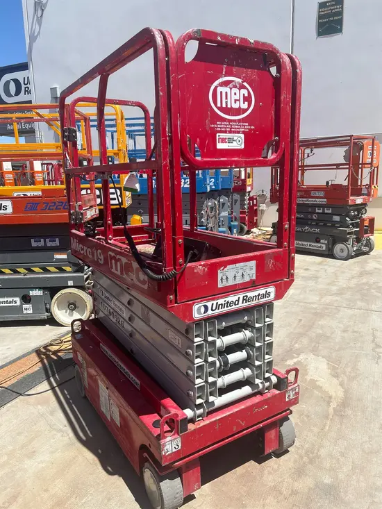 2018 MEC MICRO 19 Scissor Lift