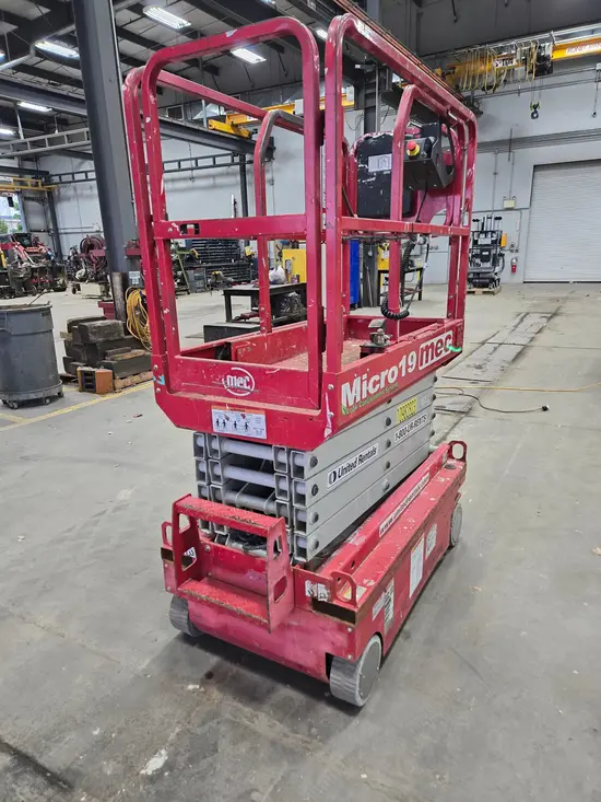 2019 MEC MICRO 19 Scissor Lift