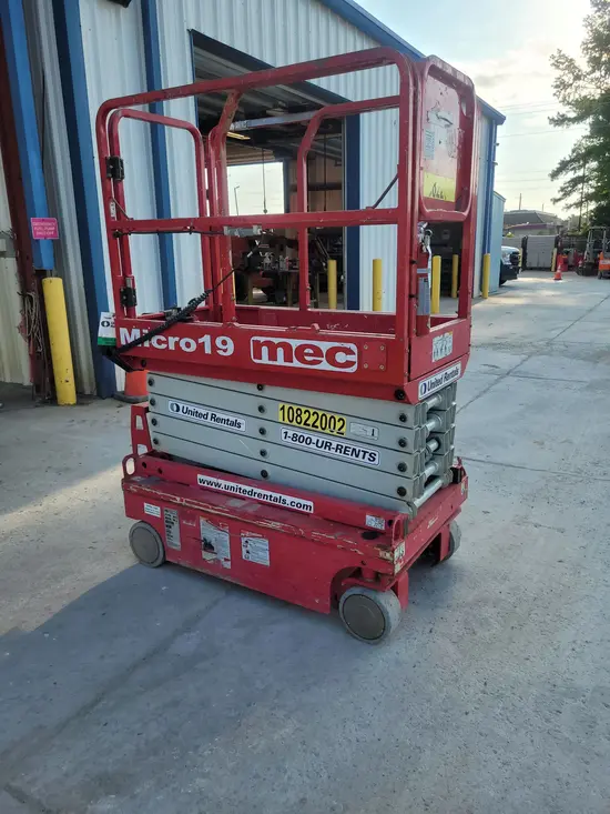2018 MEC MICRO 19 Scissor Lift