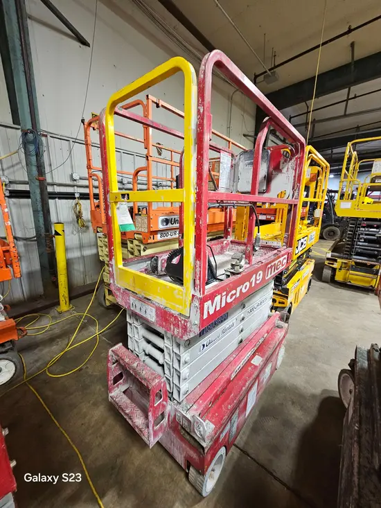 2018 MEC MICRO 19 Scissor Lift
