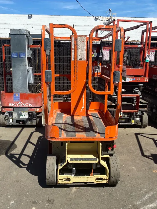 2019 JLG 1230ES Self-Propelled One-Person Lift