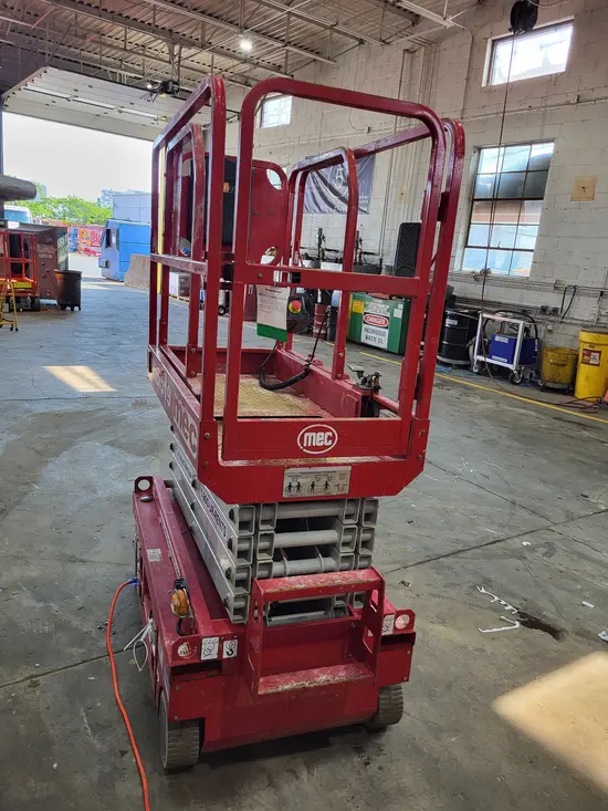2018 MEC MICRO 19 Scissor Lift
