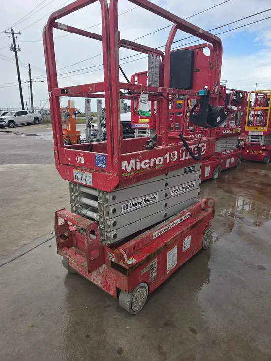 2019 MEC MICRO 19 Scissor Lift