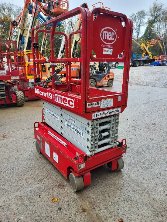 2018 MEC MICRO 19 Scissor Lift