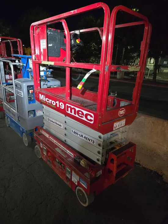 2019 MEC MICRO 19 Scissor Lift
