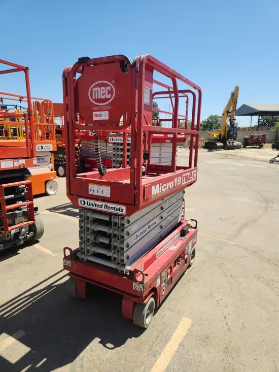2019 MEC MICRO 19 Scissor Lift
