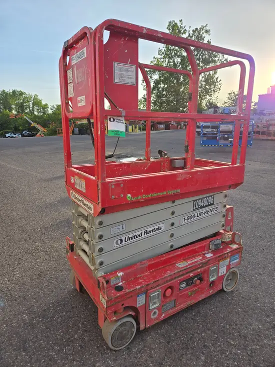 2019 MEC MICRO 19 Scissor Lift