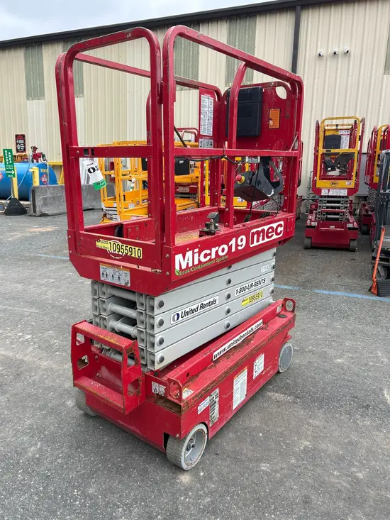 2019 MEC MICRO 19 Scissor Lift