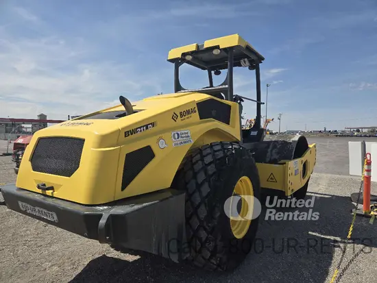 2021 BOMAG BW211D-5 Single Drum Roller