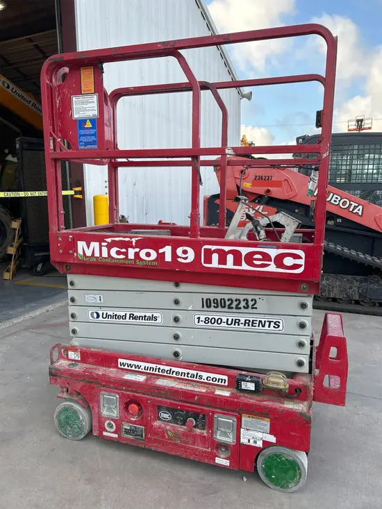 2019 MEC MICRO 19 Scissor Lift