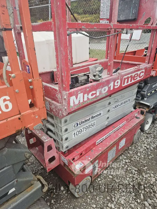 2019 MEC MICRO 19 Scissor Lift