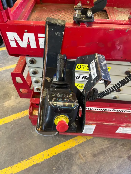 2018 MEC MICRO 19 Scissor Lift