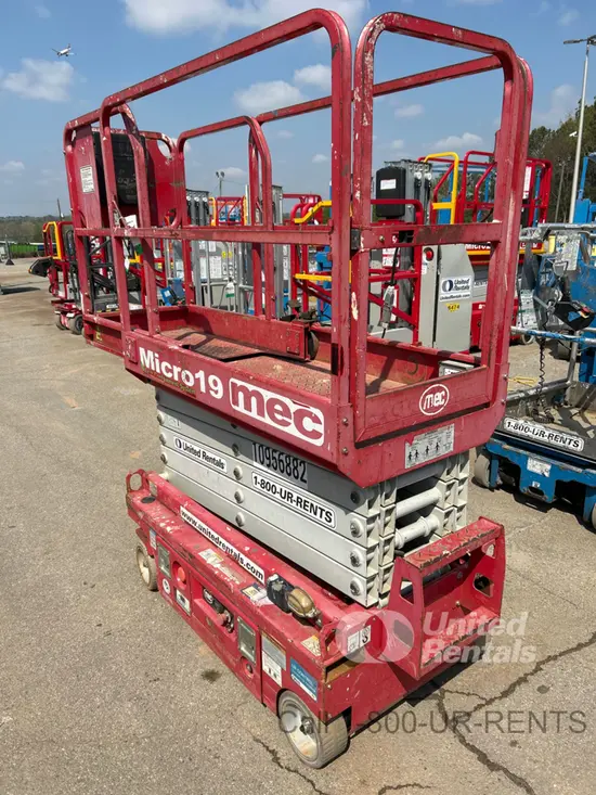 2019 MEC MICRO 19 Scissor Lift