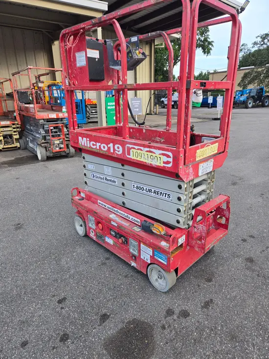 2019 MEC MICRO 19 Scissor Lift