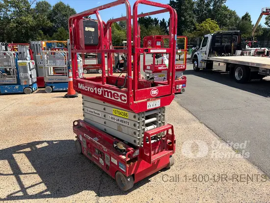 2017 MEC MICRO 19 Scissor Lift