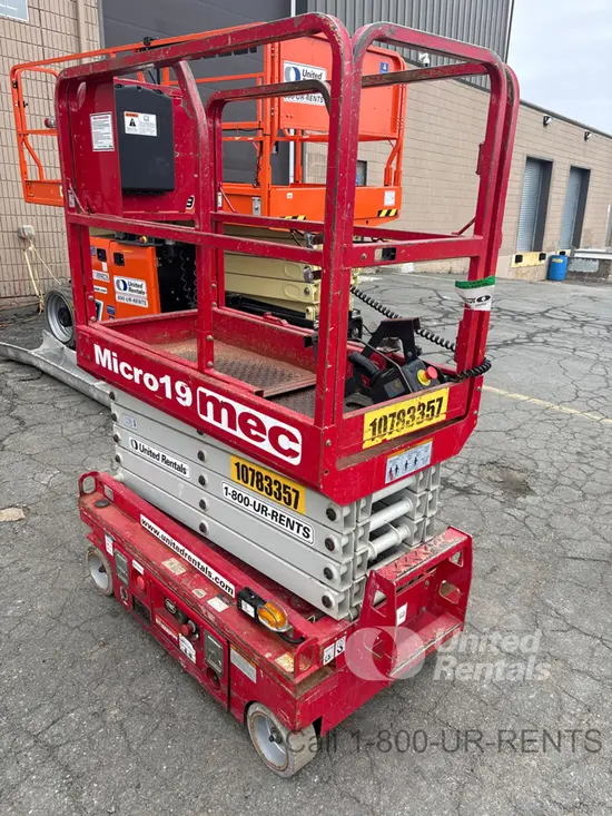 2018 MEC MICRO 19 Scissor Lift