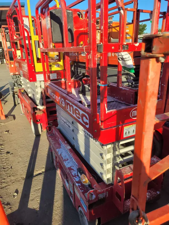 2018 MEC MICRO 19 Scissor Lift